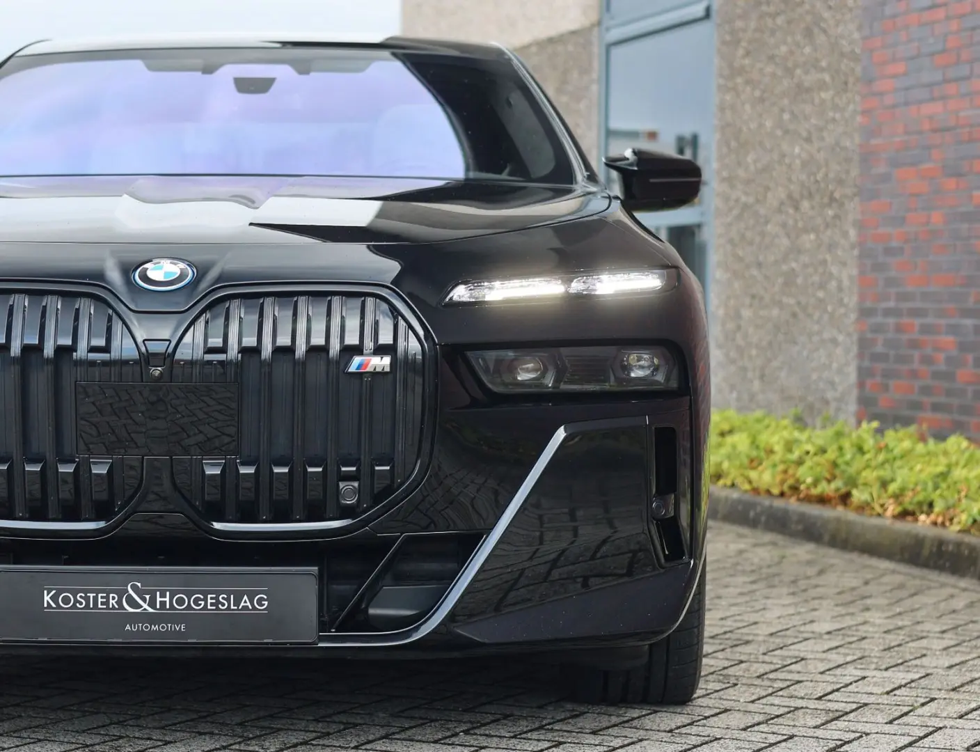 M760e xDrive   Sky - Drive Pro - Lounge