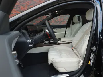 M760e xDrive   Sky - Drive Pro - Lounge