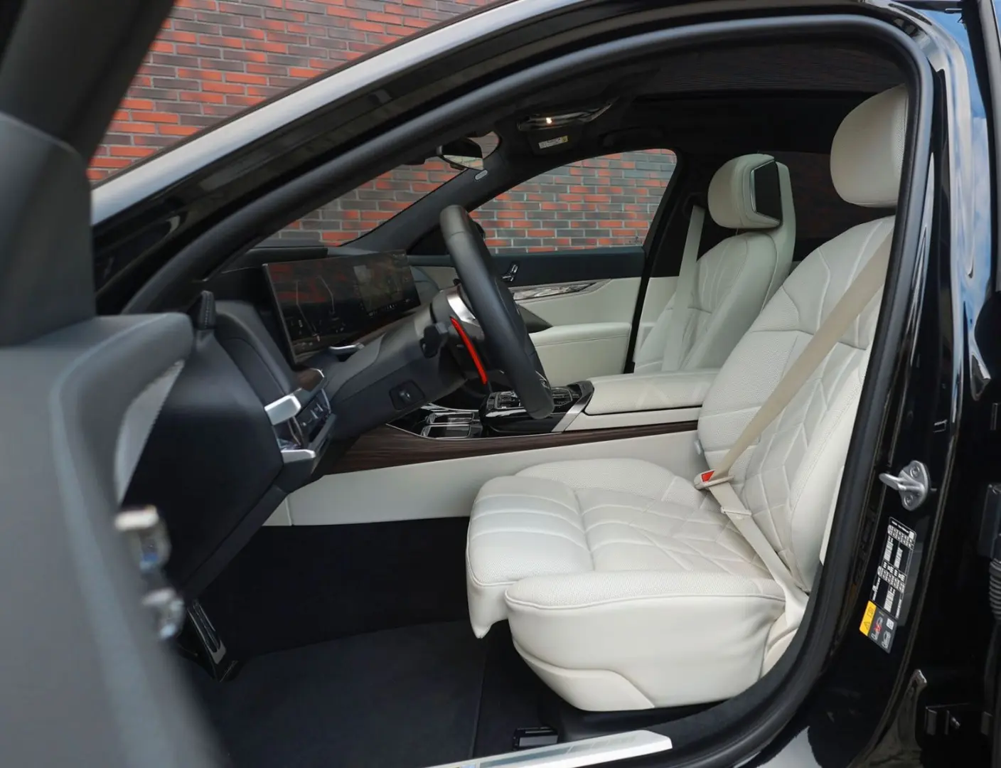 M760e xDrive   Sky - Drive Pro - Lounge