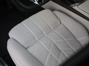 M760e xDrive   Sky - Drive Pro - Lounge