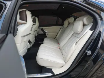 M760e xDrive   Sky - Drive Pro - Lounge