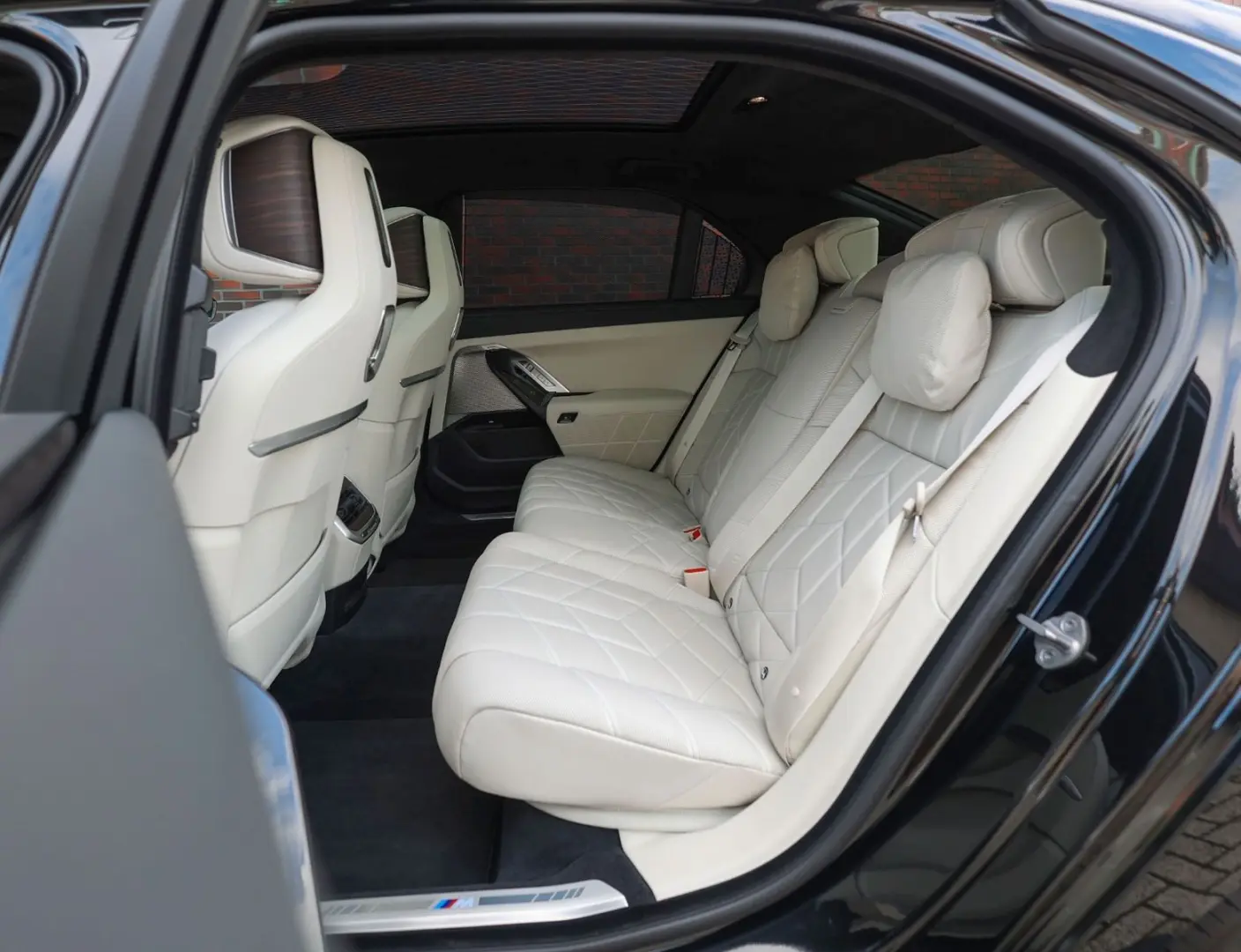 M760e xDrive   Sky - Drive Pro - Lounge
