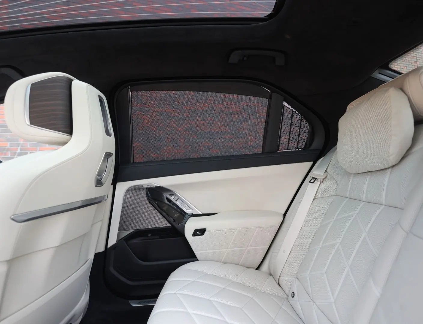 M760e xDrive   Sky - Drive Pro - Lounge