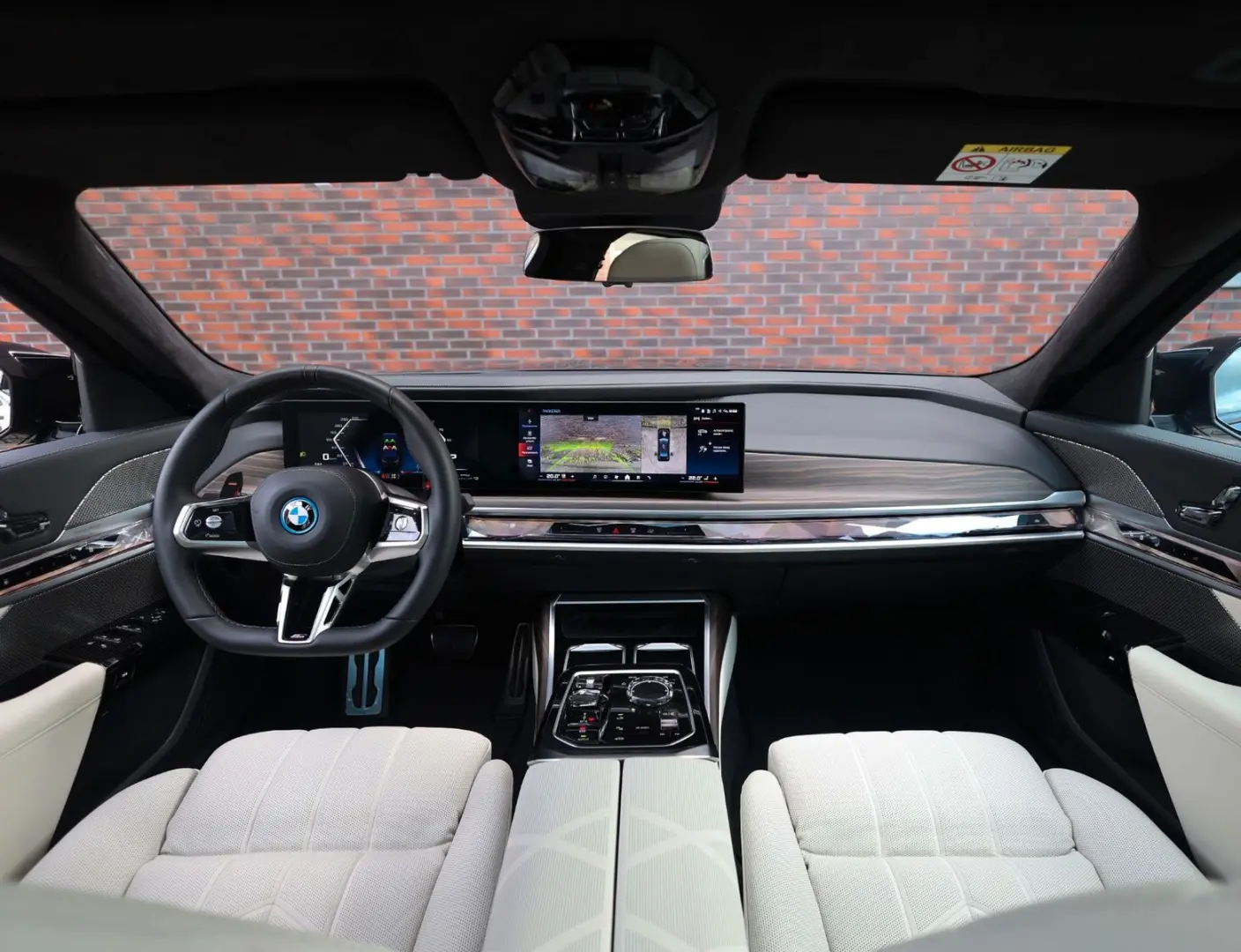 M760e xDrive   Sky - Drive Pro - Lounge