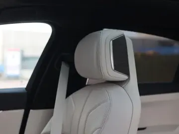 M760e xDrive   Sky - Drive Pro - Lounge