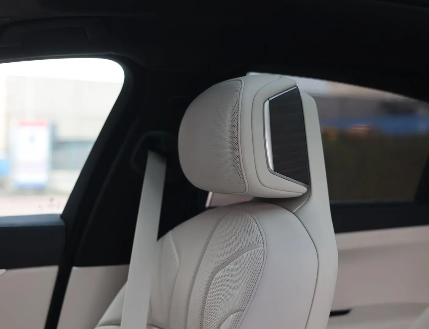 M760e xDrive   Sky - Drive Pro - Lounge