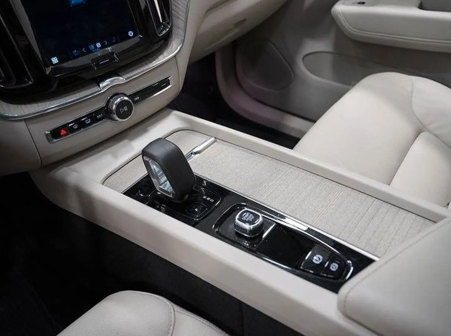 Volvo  XC60 Recharge T6 AWD PANO 18.8 kWh