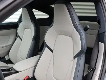 911 992.2 Carrera Coupé Sitzbelüft. BOSE 18-W