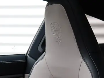 911 992.2 Carrera Coupé,Sitzbelüft. BOSE,18-W