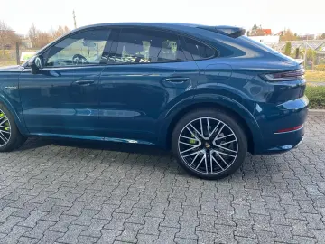 Cayenne Coupe E-Hybrid StandHz_Pano_360°_AHK_21