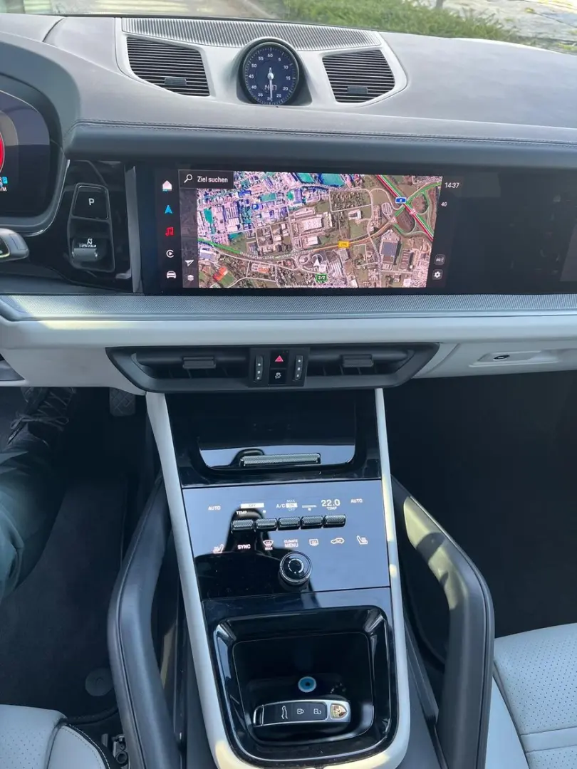 Cayenne Coupe E-Hybrid StandHz_Pano_360°_AHK_21