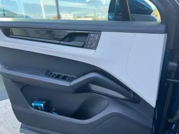 Cayenne Coupe E-Hybrid StandHz_Pano_360°_AHK_21