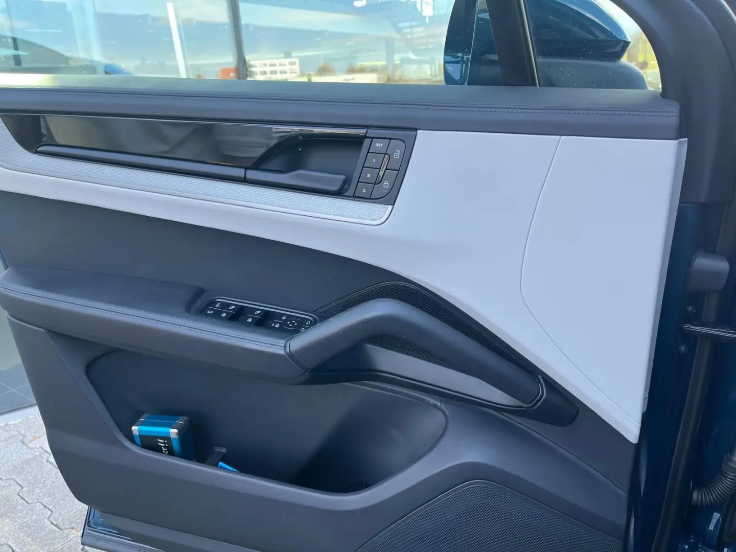 Cayenne Coupe E-Hybrid StandHz_Pano_360°_AHK_21