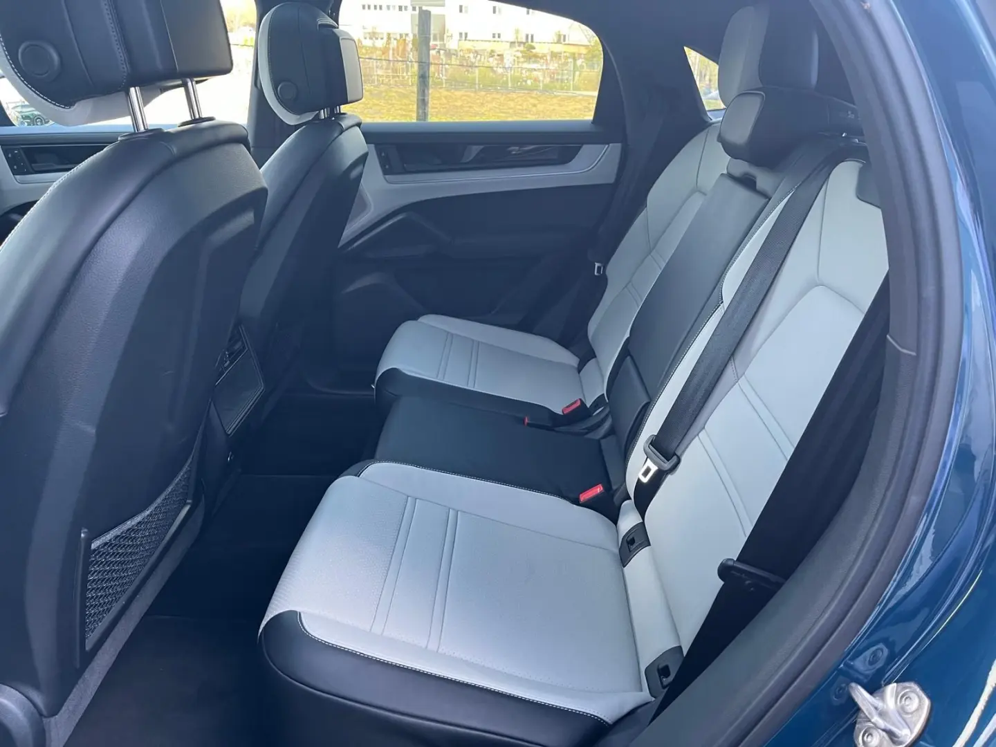 Cayenne Coupe E-Hybrid StandHz_Pano_360°_AHK_21