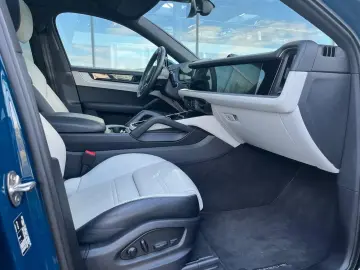 Cayenne Coupe E-Hybrid StandHz_Pano_360°_AHK_21
