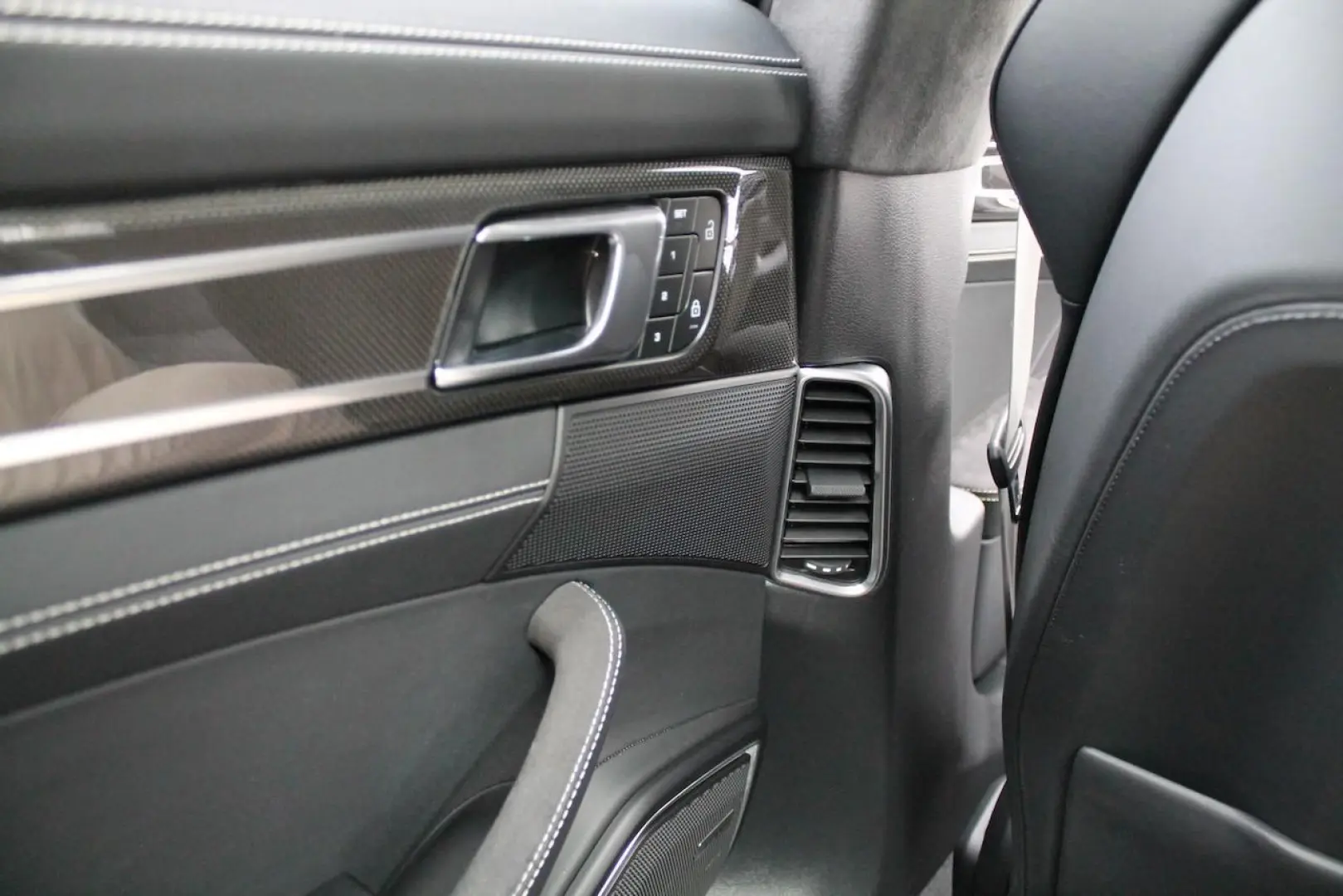 Panamera GTS HUD Panorama Softclose PDCC Inno...