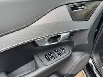 XC90 B5 AWD Plus-Bright 7S Glasd 360  Standheizu