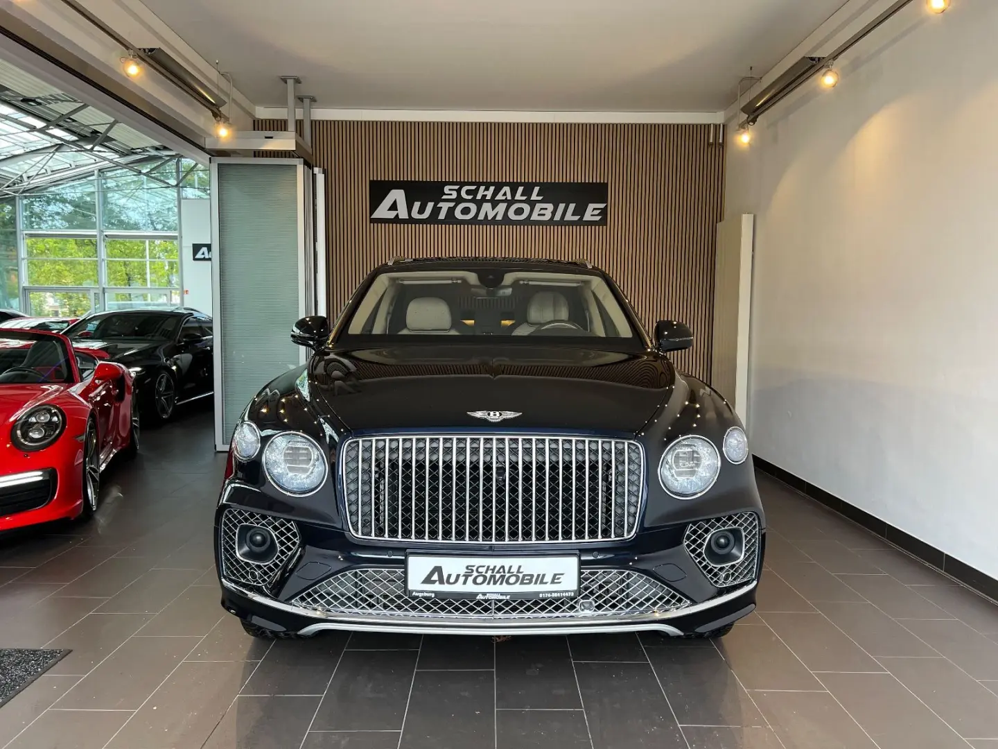 Bentayga EWB Azure First Edition V8 AHK PANO 360