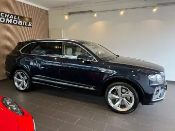 Bentayga EWB Azure First Edition V8 AHK PANO 360