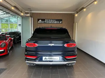 Bentayga EWB Azure First Edition V8 AHK PANO 360