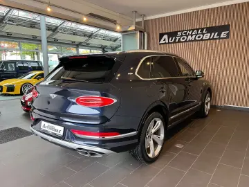 Bentayga EWB Azure First Edition V8 AHK PANO 360