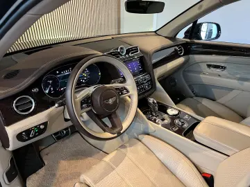 Bentayga EWB Azure First Edition V8 AHK PANO 360