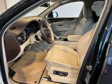 Bentayga EWB Azure First Edition V8 AHK PANO 360