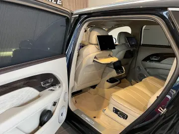 Bentayga EWB Azure First Edition V8 AHK PANO 360