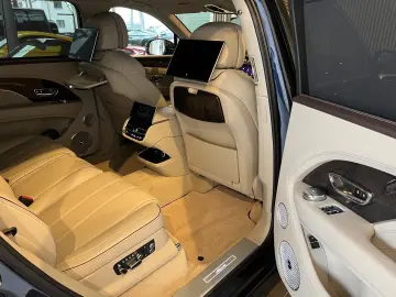 Bentayga EWB Azure First Edition V8 AHK PANO 360