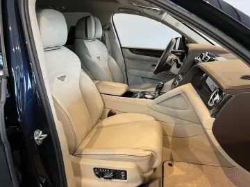 Bentayga EWB Azure First Edition V8 AHK PANO 360