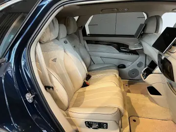 Bentayga EWB Azure First Edition V8 AHK PANO 360