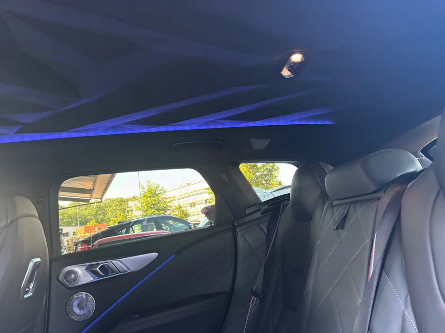 XM Iconic Glow  23 M AHK Massage Drivers