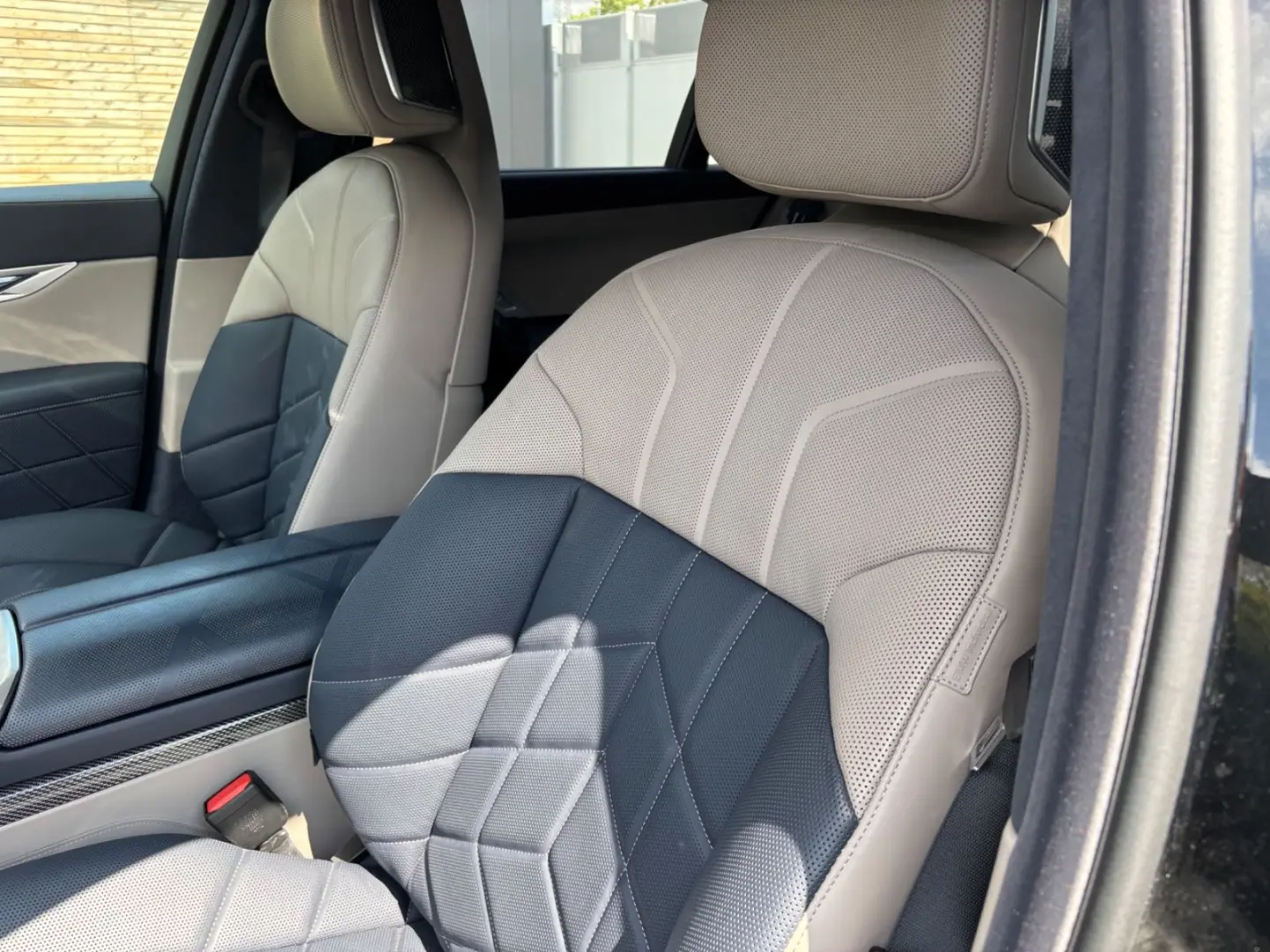 M760 e xDrive Iconic SkyDACH Autobahnassistent