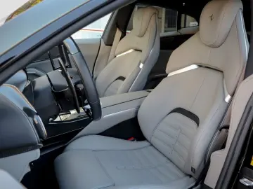 Purosangue V12 DCT 4WD