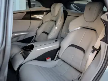 Purosangue V12 DCT 4WD
