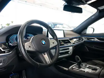 BMW 745 E M-SPORT, LUMINĂ LASER, HARMAN