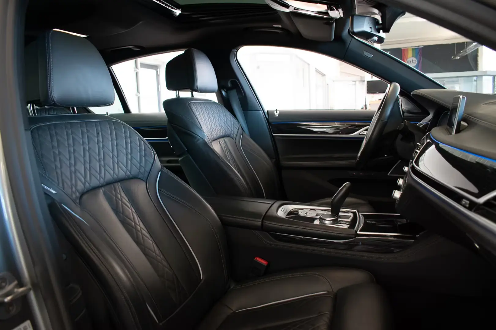 BMW 745 E M-SPORT, LUMINĂ LASER, HARMAN