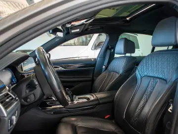 BMW 745 E M-SPORT, LUMINĂ LASER, HARMAN