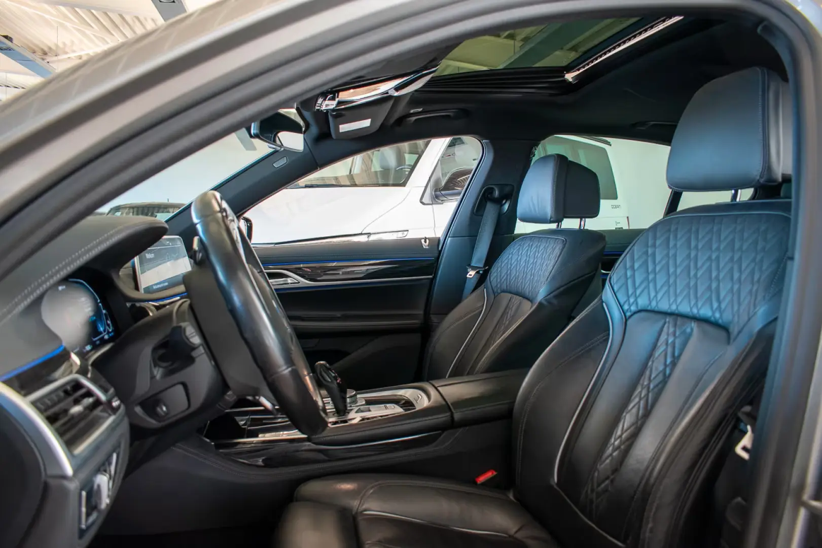 BMW 745 E M-SPORT, LUMINĂ LASER, HARMAN