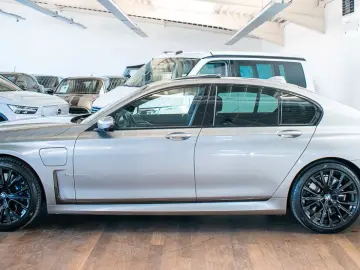 BMW 745 E M-SPORT, LUMINĂ LASER, HARMAN
