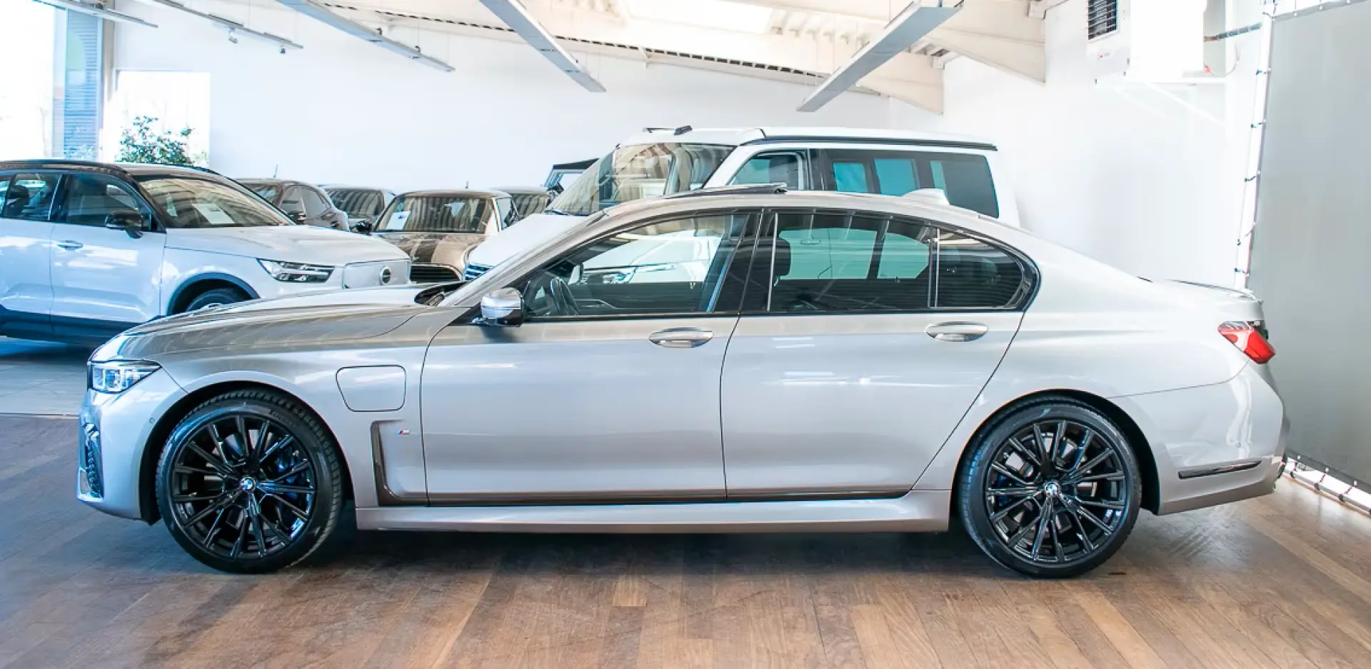 BMW 745 E M-SPORT, LUMINĂ LASER, HARMAN