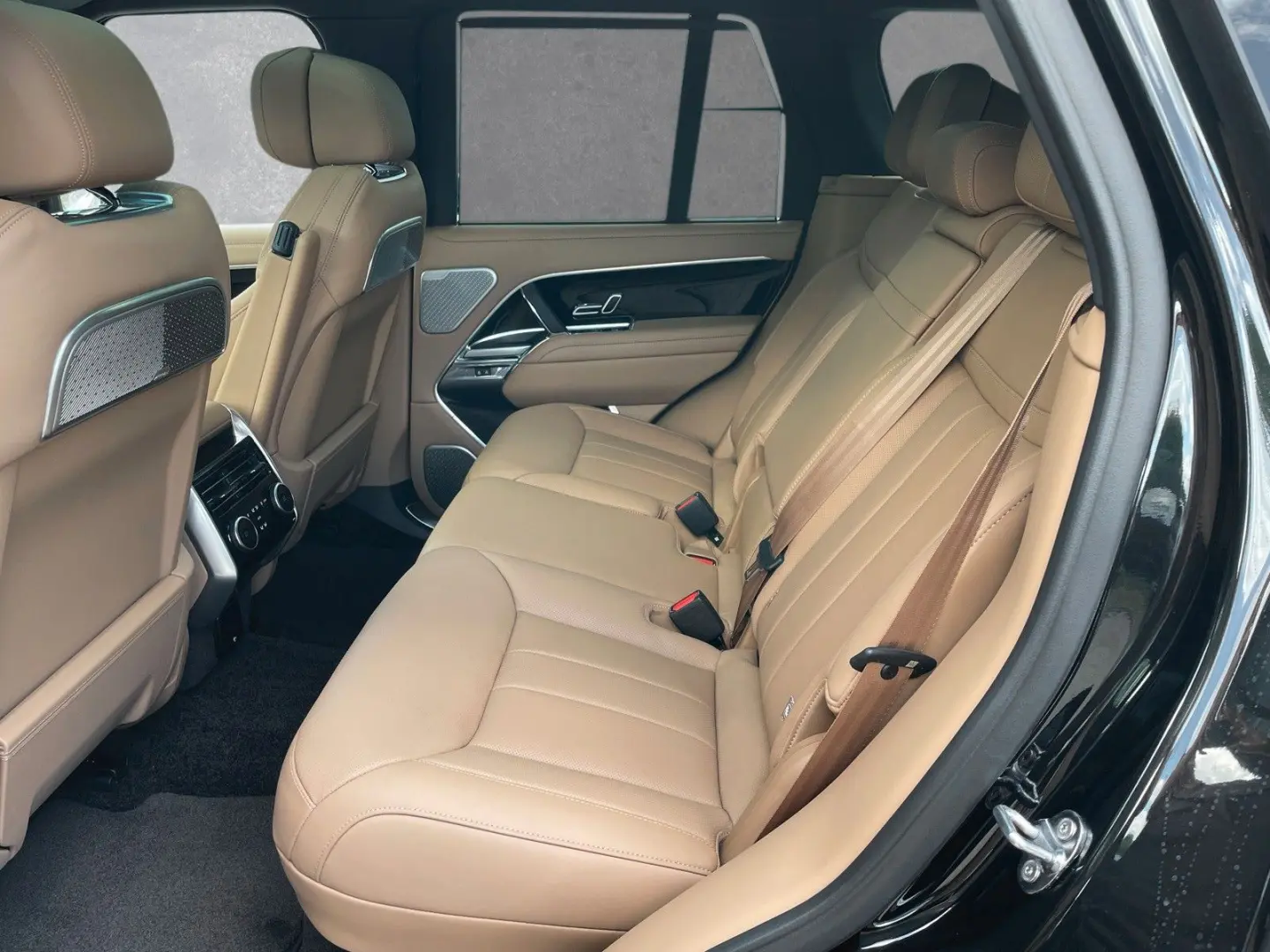 Range Rover P550e PHEV Autobiography AHK/SHADOW