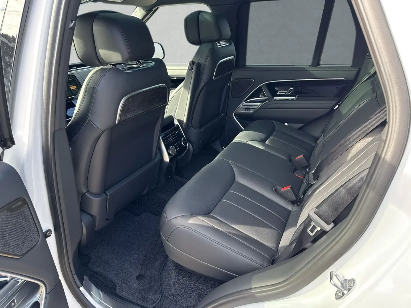 Range Rover P550e PEHV Autobiography Shadow