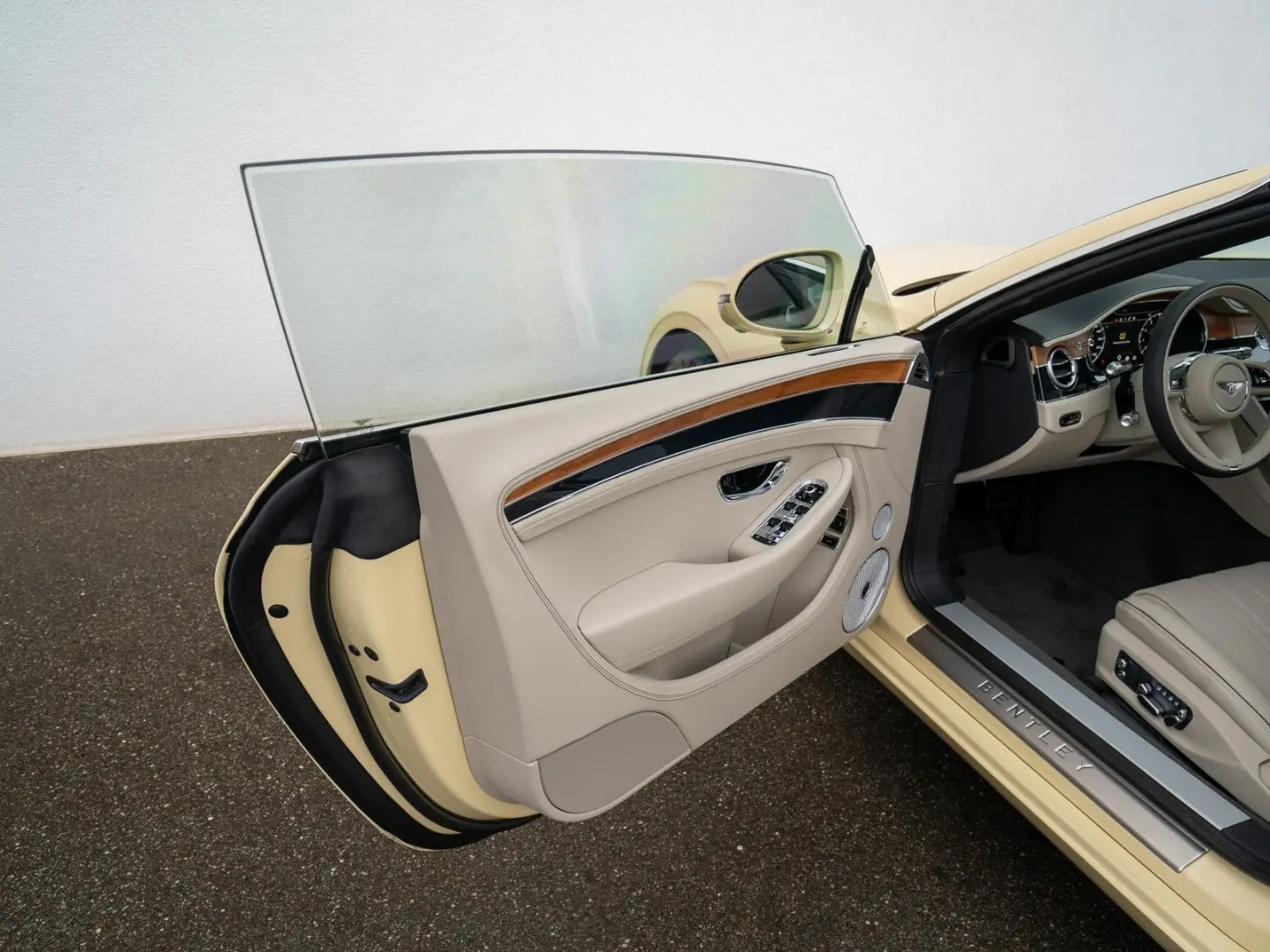 Continental GTC V8  Mulliner Range