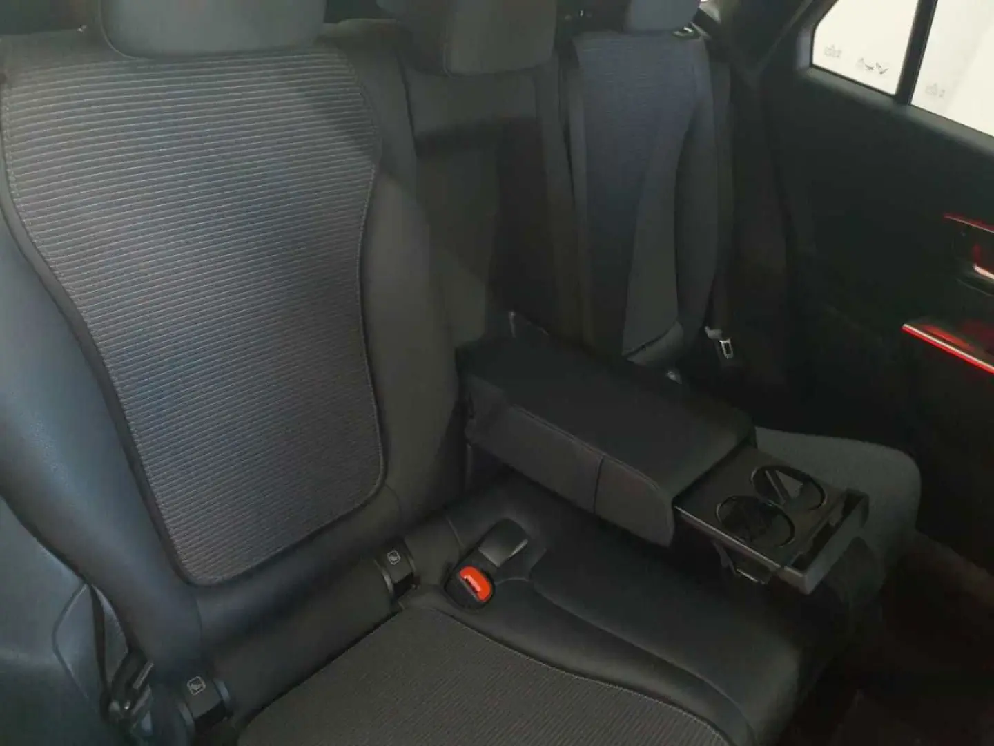 GLC 220d 4M-Ava Advanced PLUS AHK DIS