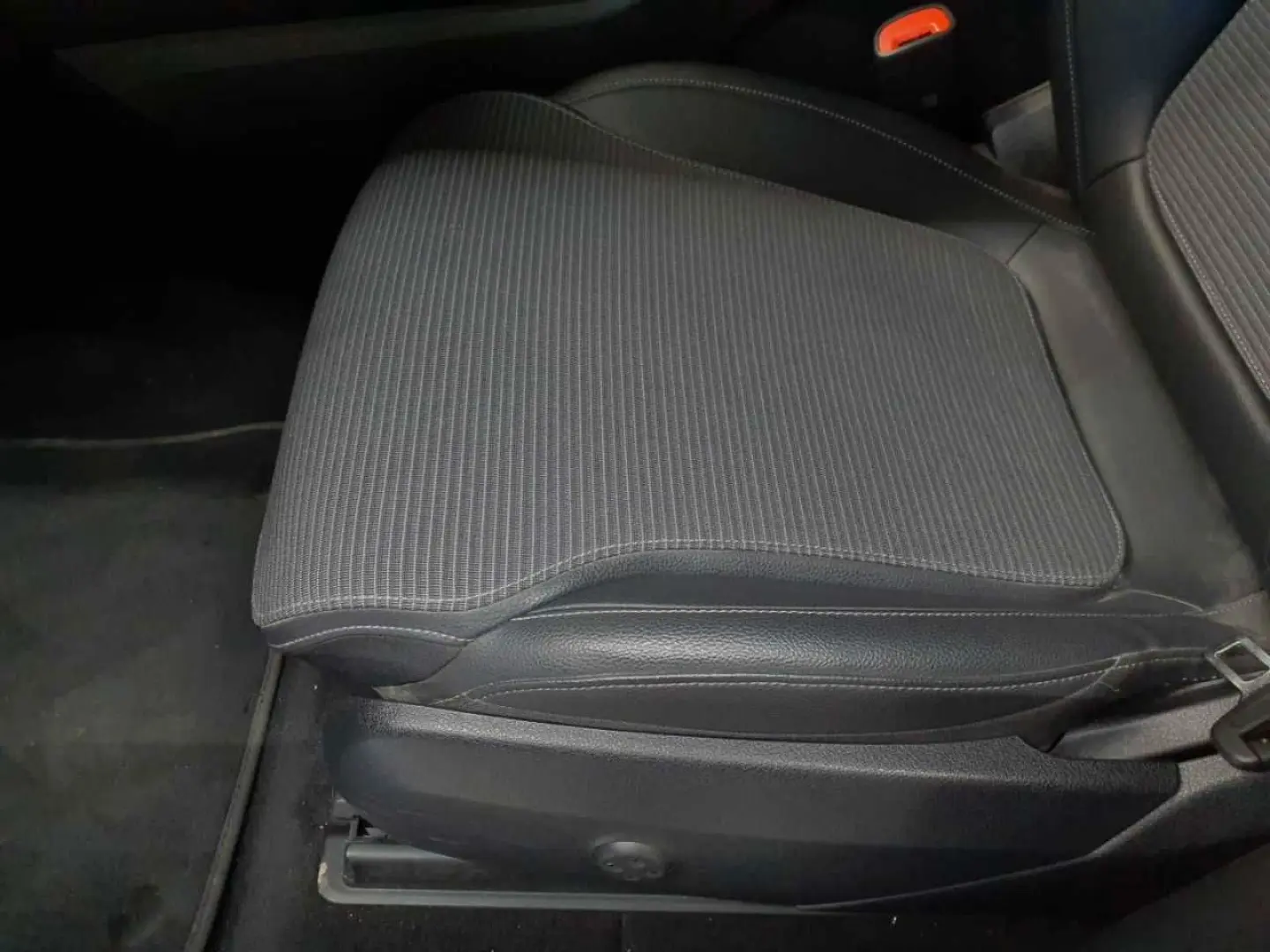GLC 220d 4M-Ava Advanced PLUS AHK DIS