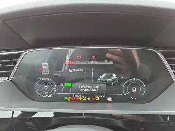 SQ8 Sportback e-tron AHK/360°VIEW/HUD/MATRIX/PAR