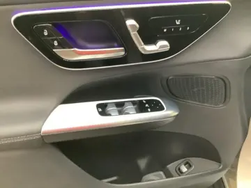 GLC 220 d 4M Avantgarde/LED/Panorama-SD/360°K/