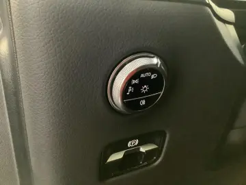 GLC 220 d 4M Avantgarde/LED/Panorama-SD/360°K/