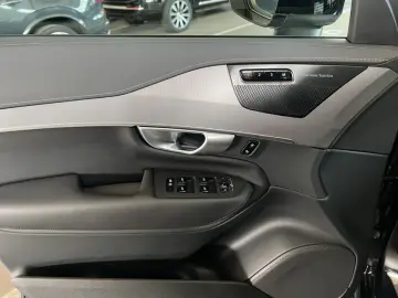 Volvo XC90 B5 AWD Plus-Bright 7S
